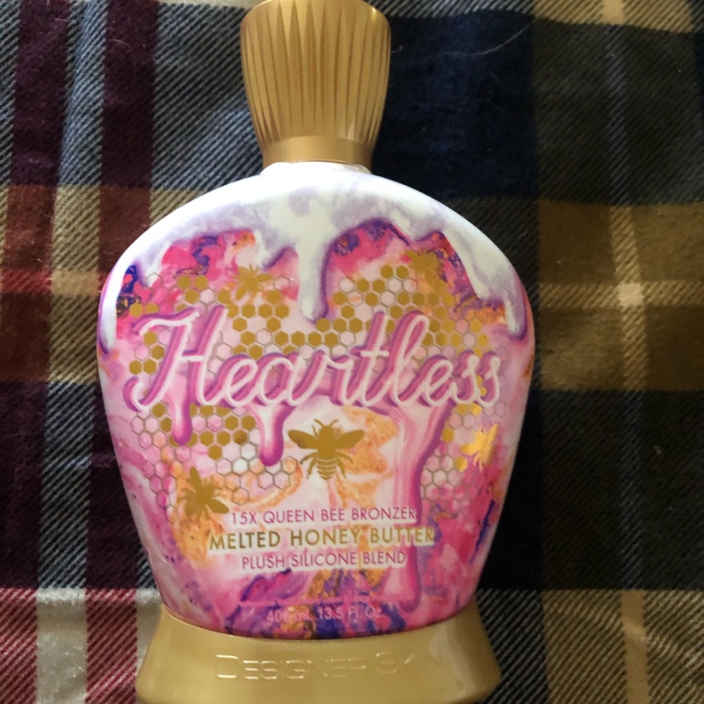 Designer skin heartless bronzer